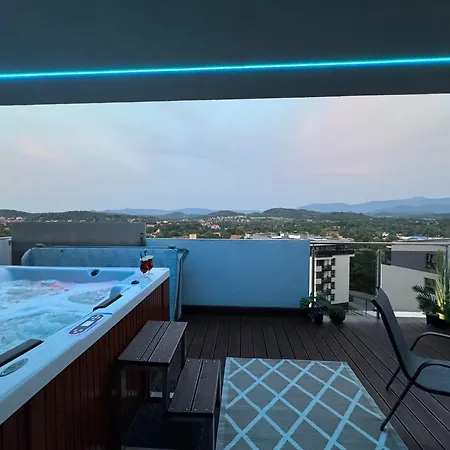 Oh Deer Apartament Jacuzzi דירה
